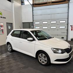 Skoda Fabia 1.0 MPI 60 ch Greentec Fun + attelage amovible Garantie 1 an occasion - Landivisiau - photo 2/17