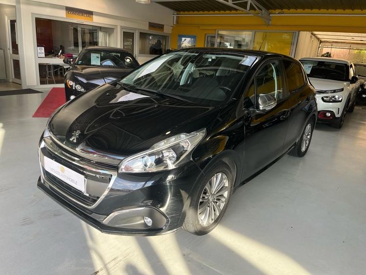 Peugeot 208  - Signature - 12 950 €