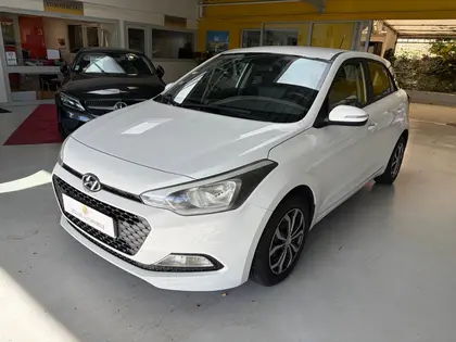 Hyundai i20 - 1.1 CRDI 75 INTUITIVE - 8 950 €