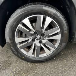 Peugeot 2008 1.2 Puretech 110 S&S Allure Qu&eacute;vert