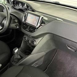 Peugeot 208 1.2 82ch S&S BVM5 Signature Saint-Fulgent