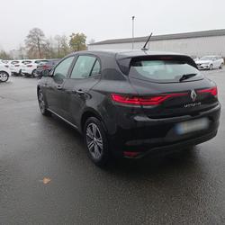 Renault Megane 4 evolution Blue dCi 115 Vitr&eacute;