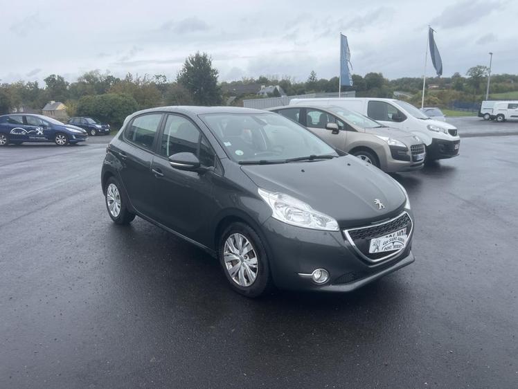 Peugeot 208  - 7 990 €