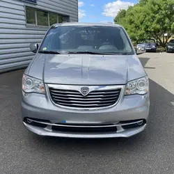 Lancia Voyager 2.8 MULTIJET S BY STADE FRANCAIS PARIS Auneau-Bleury-Saint-Symphorien