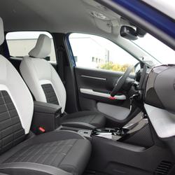 Citroen C3 HYBRIDE 110 CH AUTOMATIQUE MAX + TEINTE BI-TON/ GARANTIE 24 MOIS/ DISPONIBLE DE SUITE occasion - Connerr&eacute; - photo 3/33