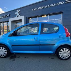 Peugeot 107 1.0e 12V 68ch Trendy occasion - Pouzauges - photo 2/8