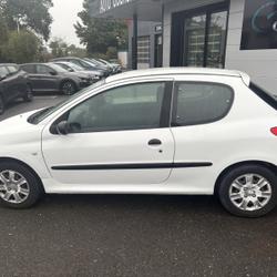 Peugeot 206+ 1.1 URBAN 3P occasion - Chevaign&eacute; - photo 2/10