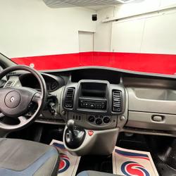 Renault Trafic Passenger Expression 2.5 DCI 145 CH BOITE AUTOMATIQUE Saint-Denis-de-Mailloc