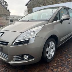 Peugeot 5008 1.6 HDI FAP PREMIUM 7PL Qu&eacute;vert