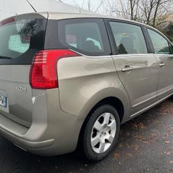 Peugeot 5008 1.6 HDI FAP PREMIUM 7PL Qu&eacute;vert