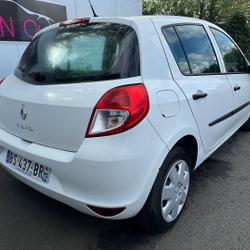 Renault Clio 3 1.2 16V 75CH AUTHENTIQUE 5P Qu&eacute;vert