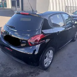 Peugeot 208 1.2 PURETECH 82CH STYLE 5P Rennes