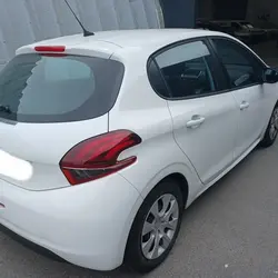 Peugeot 208 1.2 PURETECH 68CH E6.C LIKE 5P Rennes