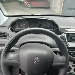 Peugeot 208 1.2 PURETECH 68CH E6.C LIKE 5P Rennes