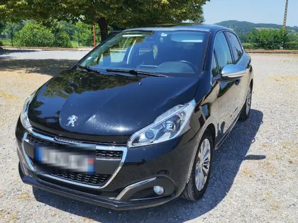 Peugeot 208 - Allure Business 1.2 PureTech 110 ch – 2019 – 100 000 km - 7 900 €