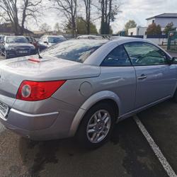 Renault Megane CC 1.6 16V 110CH PRIVILEGE BVA La Chevroli&egrave;re