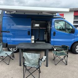 Renault Trafic L2H2  Grand Confort 2.0 DCI 90 CH AM&Eacute;NAG&Eacute;E LIT PRISE 230 V Saint-Denis-de-Mailloc