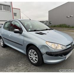 Peugeot 206 1.4i TU 75 | BOITE AUTO | CLIM | DISTRI A JOUR 11/2025 Pont-Saint-Martin