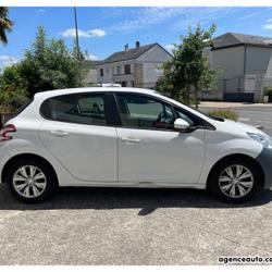 Peugeot 208 82 cv Allure - Distribution &agrave; jour Saint-Barth&eacute;lemy-d'Anjou