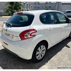 Peugeot 208 82 cv Allure - Distribution &agrave; jour Saint-Barth&eacute;lemy-d'Anjou