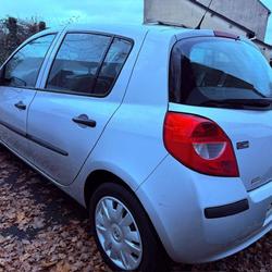 Renault Clio 3 1.5 DCI 70CH EXPRESSION 5P Qu&eacute;vert