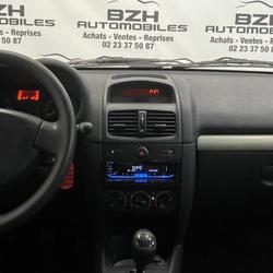 Renault Clio 2 1.2 16V 75CH PACK AUTHENTIQUE GARANTIE 12 MOIS occasion - Vern-sur-Seiche - photo 3/9