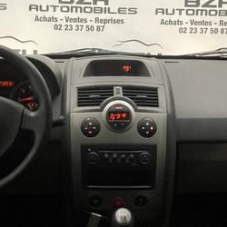 Renault Megane 2 1.4 16V 100CH CONFORT EXPRESSION - GARANTIE 12 MOIS occasion - Vern-sur-Seiche - photo 3/9