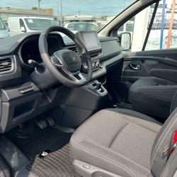 Renault Trafic NEUF: GRIS HIGHLAND 5 PLACES BVA9 170 CV L2H1 EXCLUSIVE + OPTIONS 6000 &euro; Carquefou