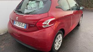 Peugeot 208  - photo 2