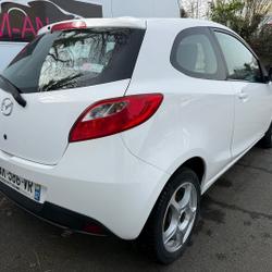 Mazda Mazda2 1.4 MZ-CD ELEGANCE 5P Qu&eacute;vert