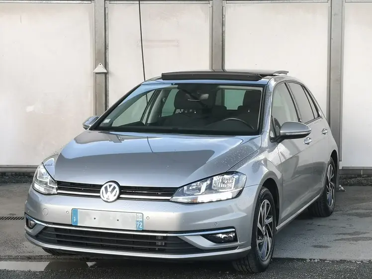 Volkswagen Golf  - 15 990 €