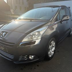 Peugeot 5008 1.6 HDI112 FAP STYLE II Qu&eacute;vert