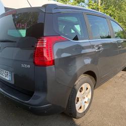 Peugeot 5008 1.6 HDI112 FAP STYLE II Qu&eacute;vert