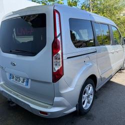 Ford Tourneo Courier 1.6 TD 95CH TITANIUM Qu&eacute;vert