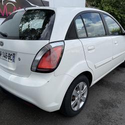 Kia Rio 1.4 STYLE Qu&eacute;vert