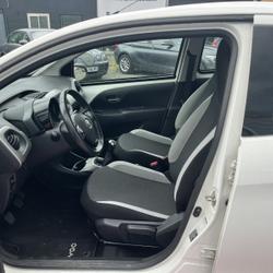 Toyota Aygo 1.0 VVT-I 69CH X-PLAY 5P occasion - Beaucouz&eacute; - photo 2/11