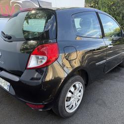 Renault Clio 3 1.2 16V 75CH EXPRESSION CLIM 3P Qu&eacute;vert