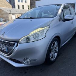 Peugeot 208 1.6 E-HDI FAP ALLURE 5P Qu&eacute;vert