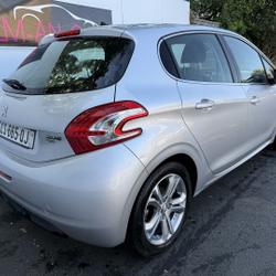 Peugeot 208 1.6 E-HDI FAP ALLURE 5P Qu&eacute;vert