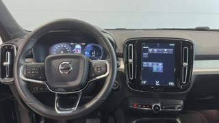 Volvo XC40  - photo 1