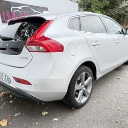 Volvo V40 D2 120CH INSCRIPTION LUXE GEARTRONIC Qu&eacute;vert