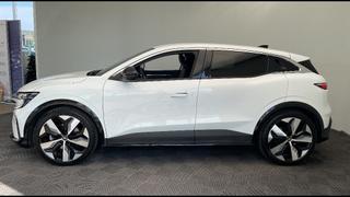 Renault Megane E-Tech  - photo 1