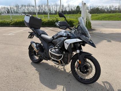BMW R60 - R 1300 GS TRIPLE BLACK + TOP CASE + PROTECTIONS MOTEUR - 26 499 €