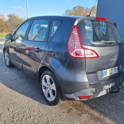 Renault Scenic 3 Scenic III dCi 110 FAP eco2 Dynamique Sainte-Luce-sur-Loire