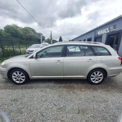 Toyota Avensis Avensis MC Break 126 D-4D Lin&eacute;a Terra Sainte-Luce-sur-Loire