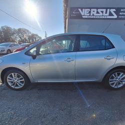 Toyota Auris Auris 126 D-4D Lin&eacute;a Sol Sainte-Luce-sur-Loire