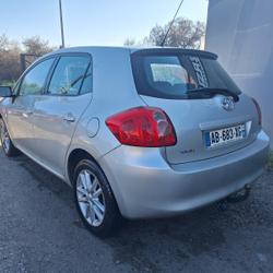 Toyota Auris Auris 126 D-4D Lin&eacute;a Sol Sainte-Luce-sur-Loire