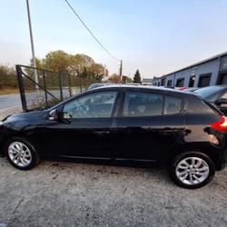 Renault Megane 3 M&eacute;gane III dCi 110 FAP eco2 Business Euro 5 EDC Sainte-Luce-sur-Loire