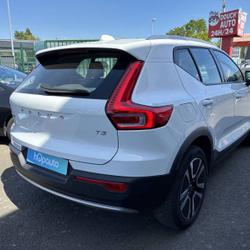 Volvo XC40 T3 163 ch Geartronic 8 Momentum Business Saint-Jouan-des-Gu&eacute;rets