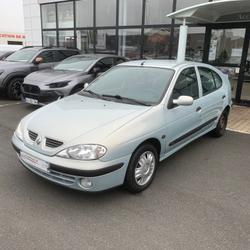 Renault Megane 1 1.4i 16V Authentique occasion - Sainte-Luce-sur-Loire - photo 2/12